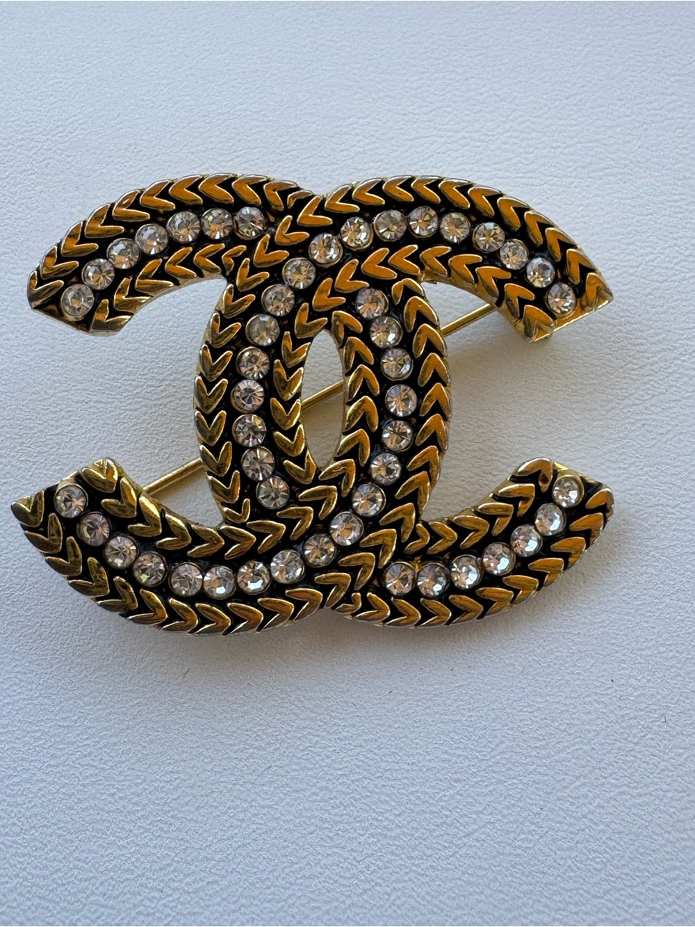 CHANEL Gold-Tone CC Brooch with Clear Crystals
